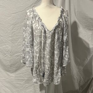 Unique Spectrum Gray and White Patterned Blouse